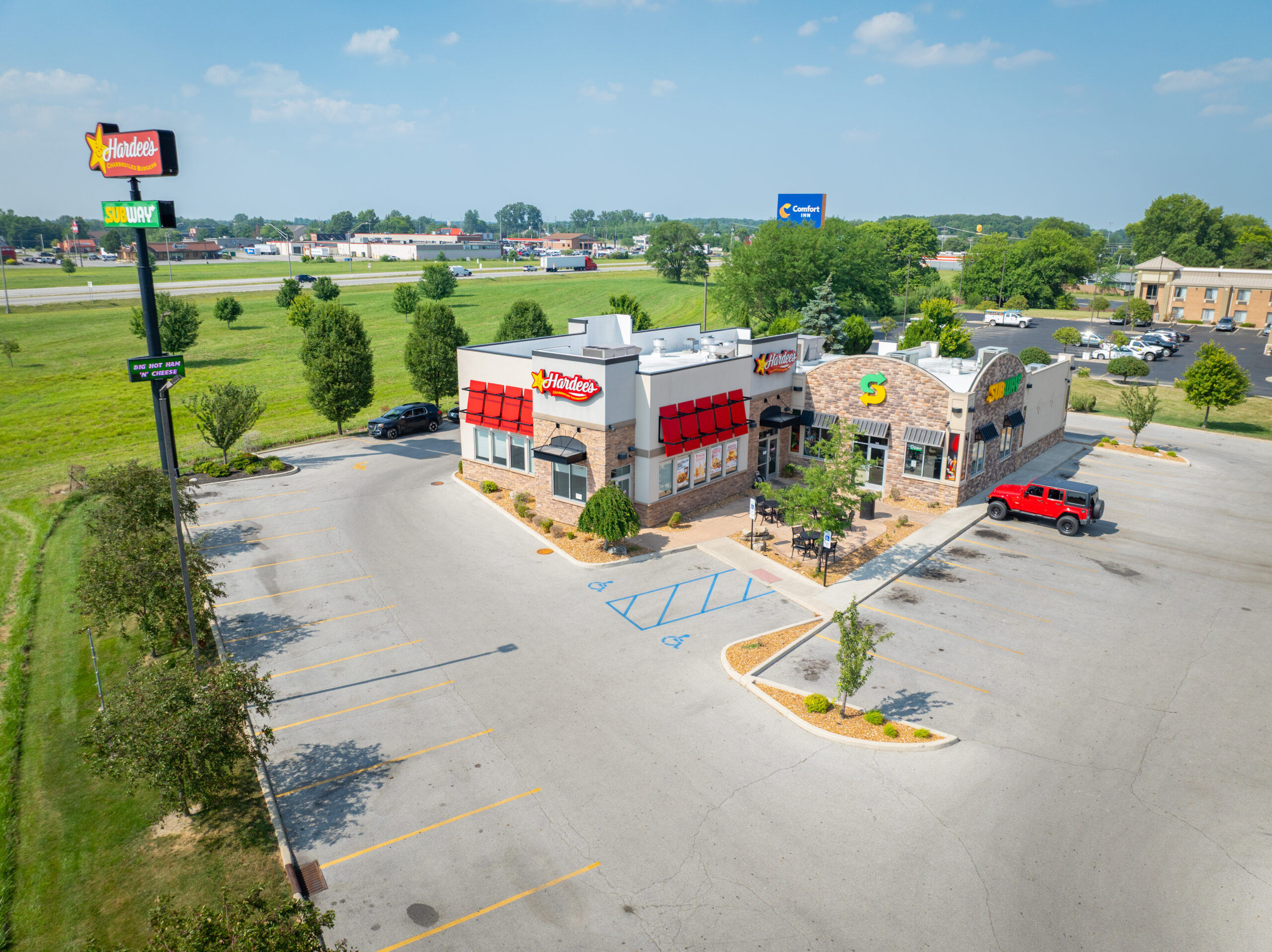 Hardee's and Subway Take a Bite Out of Huntington, IN 46750